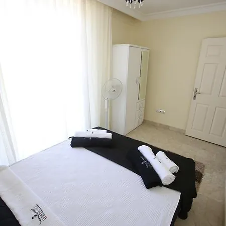 Lighthouse Alex Villas فيلة
