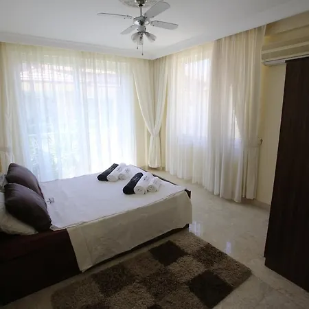Lighthouse Alex Villas فيلة